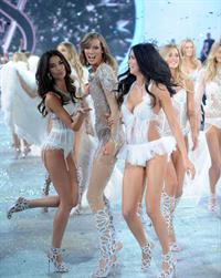 Karlie Kloss in lingerie