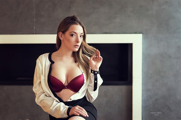 Olga Kobzar in lingerie