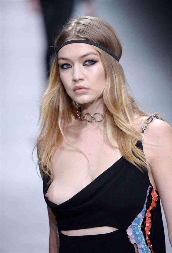 Gigi Hadid Nipslip