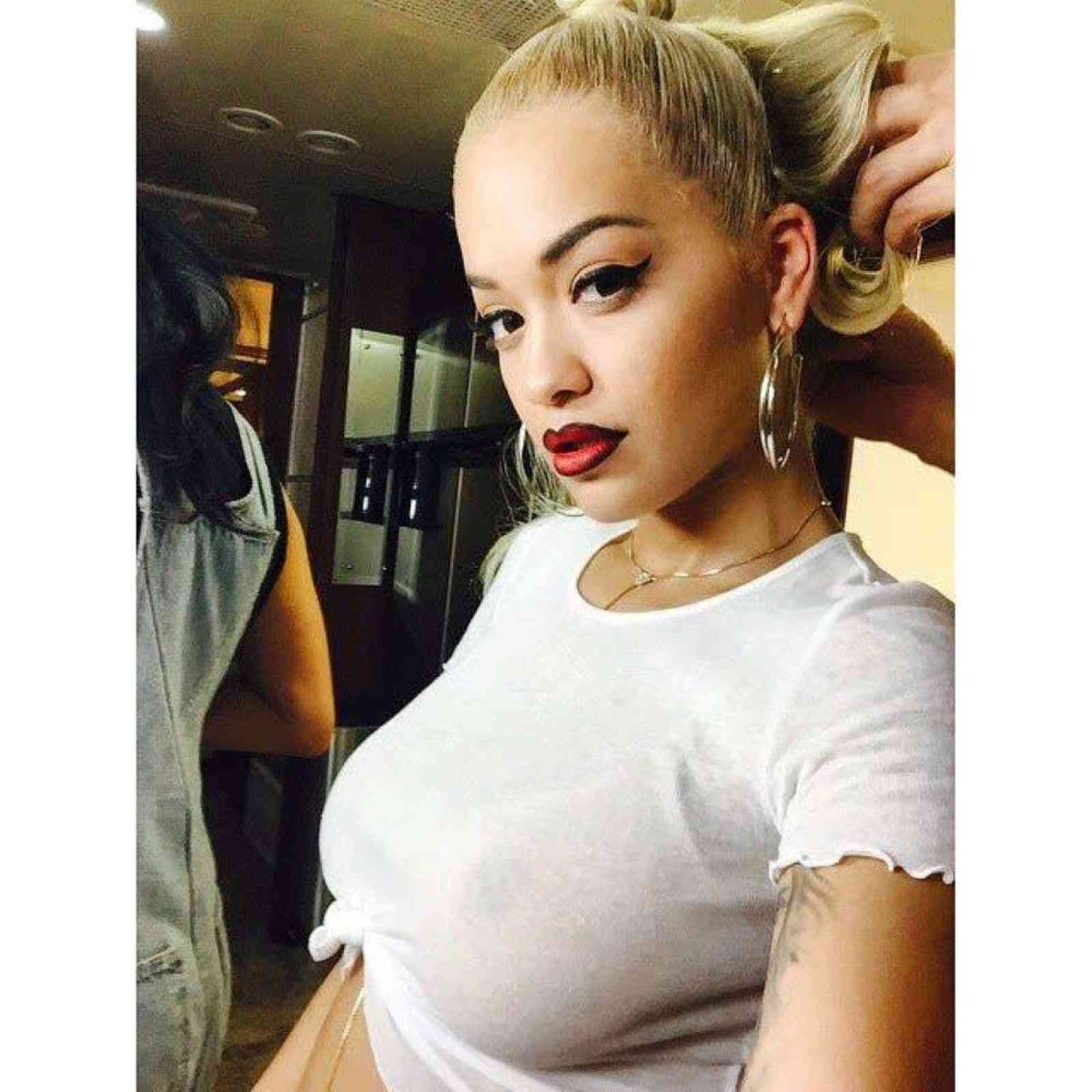 Rita onlyfans. Rita ora грудь.