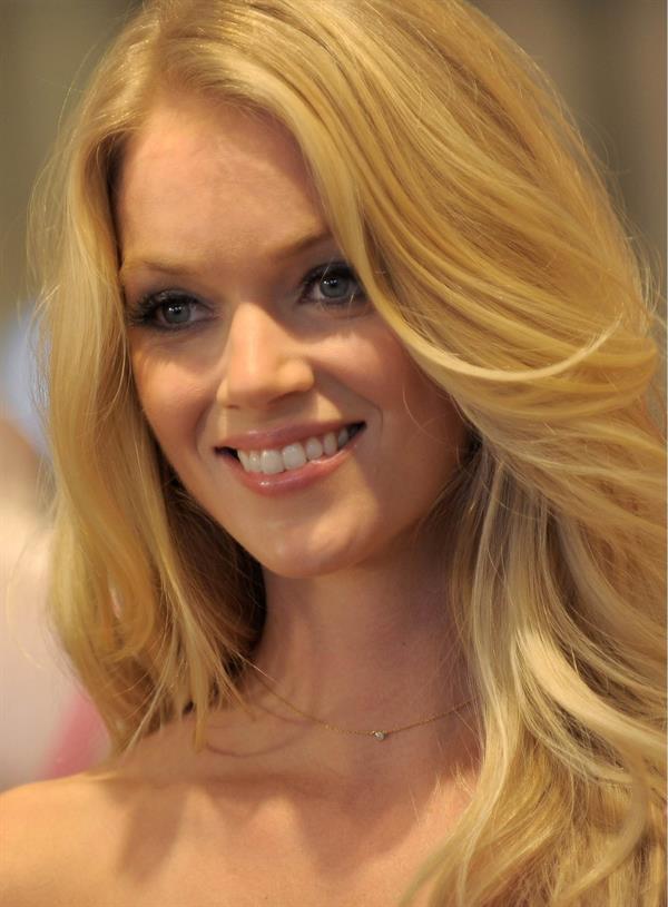 Lindsay Ellingson