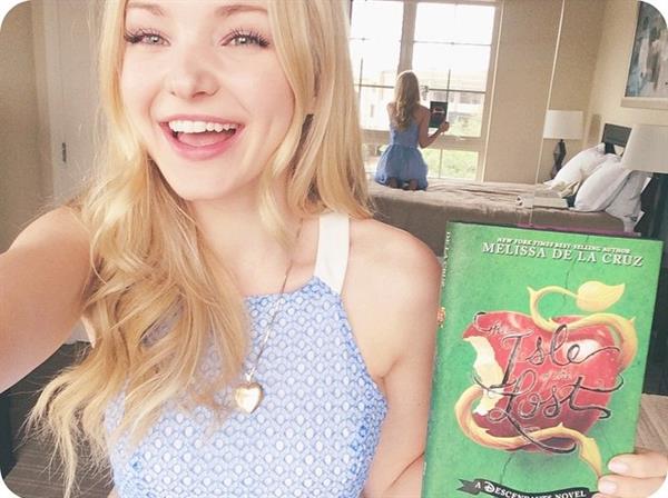 Dove Cameron taking a selfie