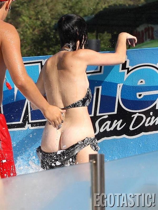 Katy Perry has a wardrobe malfunction and shows off her ass at Raging Waters Park