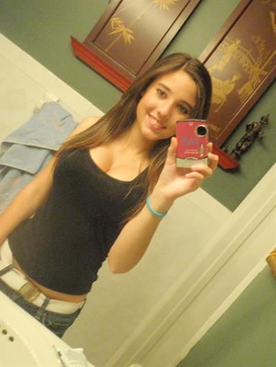 Angie Varona taking a selfie