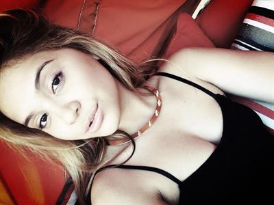 Stella Hudgens taking a selfie