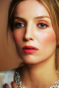 Annabelle Wallis