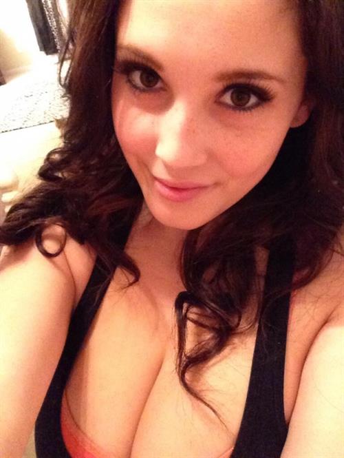 Noelle Easton taking a selfie