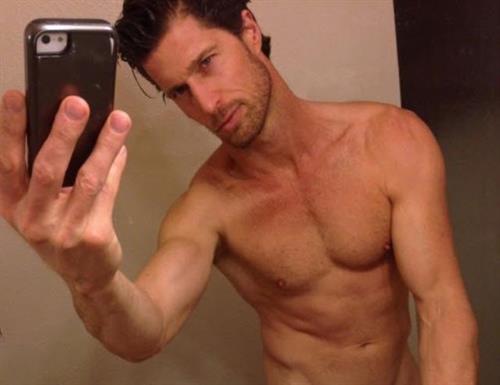 Rib Hillis taking a selfie