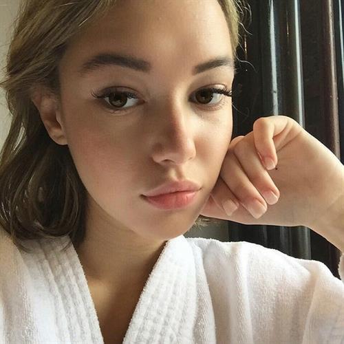 Sarah Snyder taking a selfie