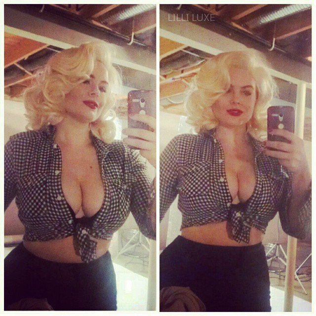 Lilli Luxe taking a selfie