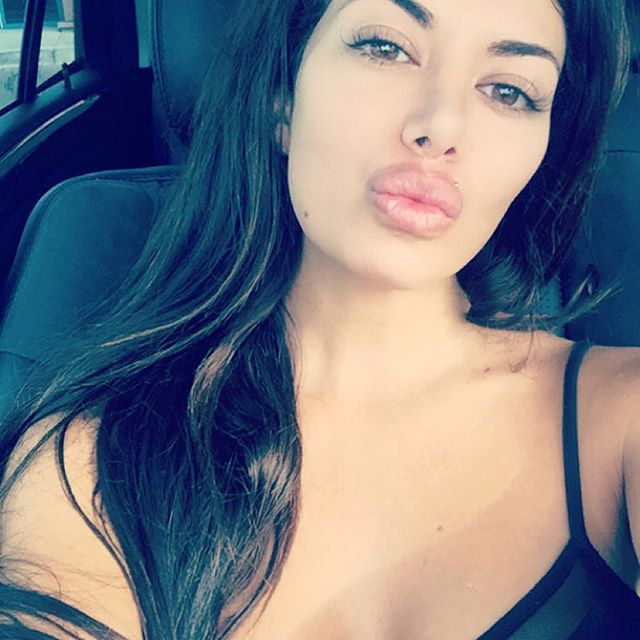 Italia Kash taking a selfie