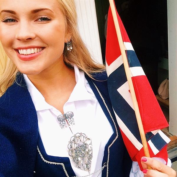 Emilie Voe Nereng taking a selfie