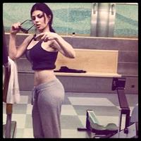 Haifa Wehbe taking a selfie