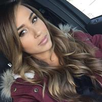 Ana Cheri taking a selfie
