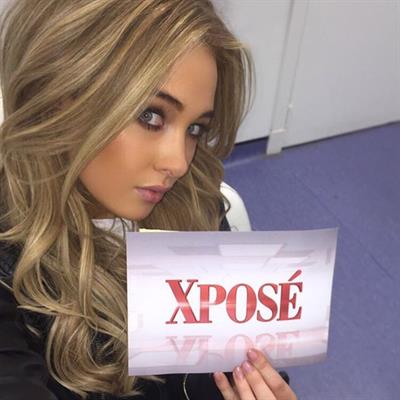 Nicola Hughes taking a selfie