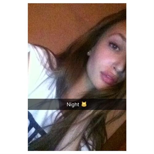 Ariane Fournier taking a selfie