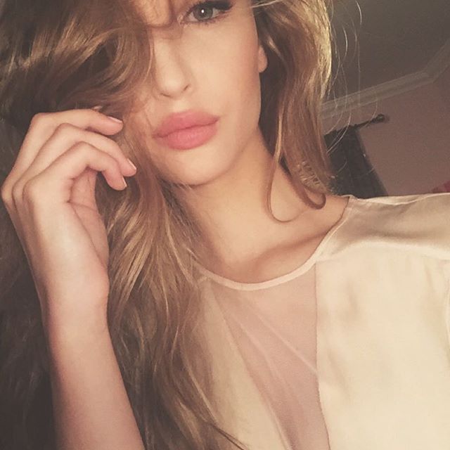 Ariane Fournier taking a selfie