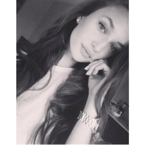 Ariane Fournier taking a selfie