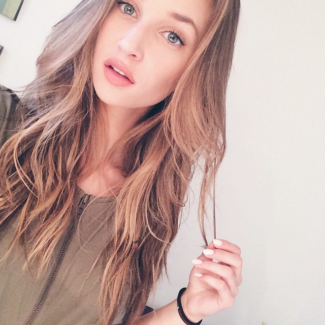 Ariane Fournier taking a selfie