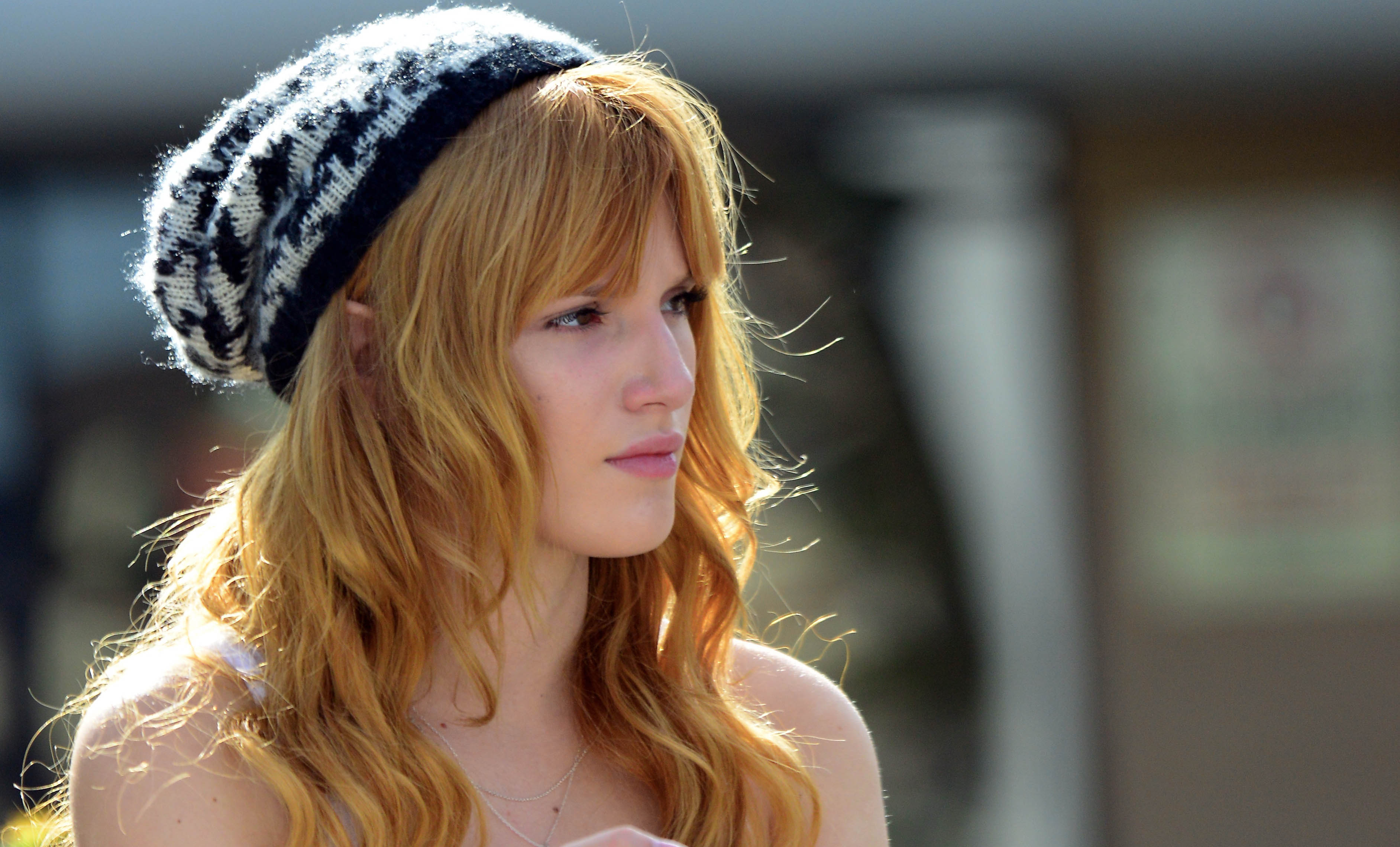 Двойной торн. Белла Торн. Белла Торн (Bella Thorne) Ремнант. Белла Торн простушка. Белла Торн 2004.