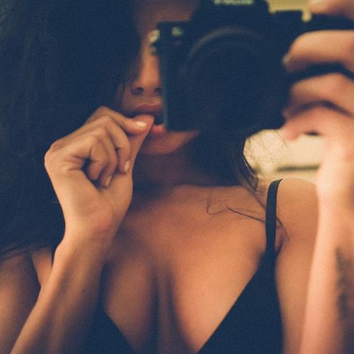 Mónica Alvarez taking a selfie