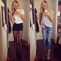 Mackenzie White taking a selfie