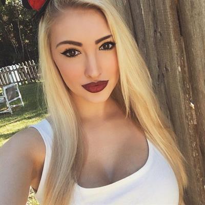 Anna Faith Carlson taking a selfie
