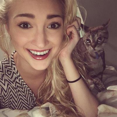 Anna Faith Carlson taking a selfie