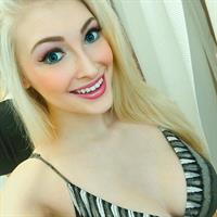 Anna Faith Carlson taking a selfie