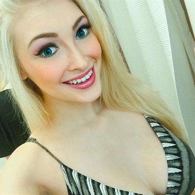 Anna Faith Carlson taking a selfie