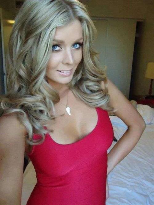 Sheridyn Fisher taking a selfie