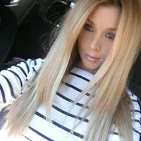 Sheridyn Fisher taking a selfie