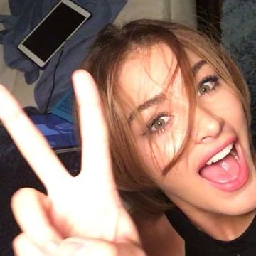 Migbelis Lynette Castellanos taking a selfie