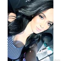 Franciele Medeiros taking a selfie