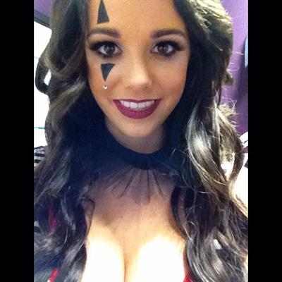 Caitlin Arnett taking a selfie