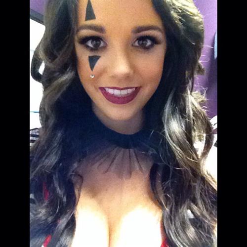 Caitlin Arnett taking a selfie