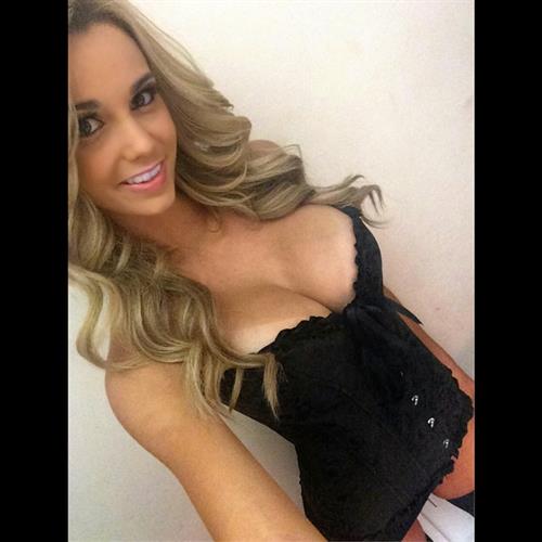 Caitlin Arnett in lingerie taking a selfie