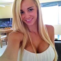 Caitlin Arnett taking a selfie