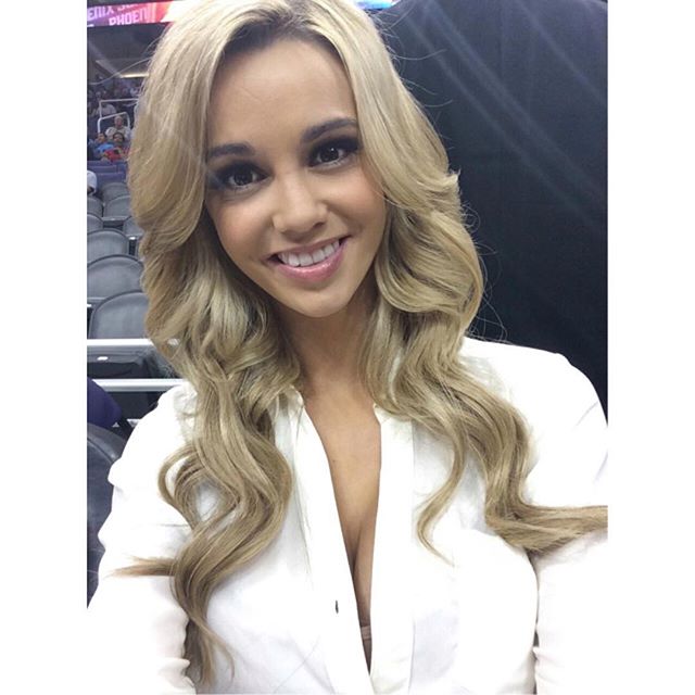 Caitlin Arnett taking a selfie