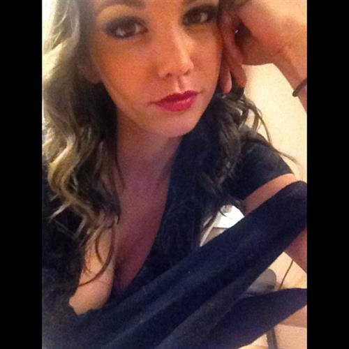 Caitlin Arnett taking a selfie