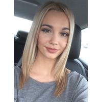 Caitlin Arnett taking a selfie