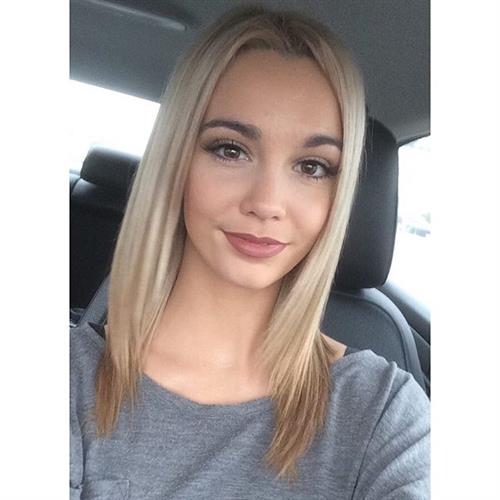 Caitlin Arnett taking a selfie