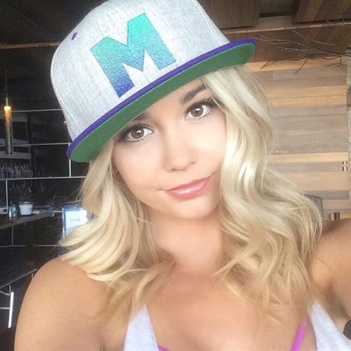 Caitlin Arnett taking a selfie