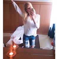 Kimberley Mens taking a selfie