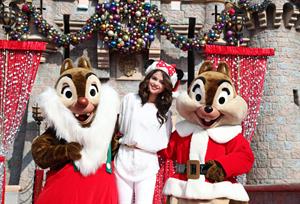 Selena Gomez holiday sweetness at Disneyland in Anaheim on Nov 7, 2010