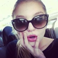 Rachel Hilbert taking a selfie