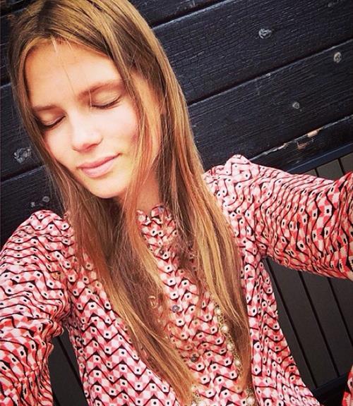 Caroline Brasch Nielsen taking a selfie