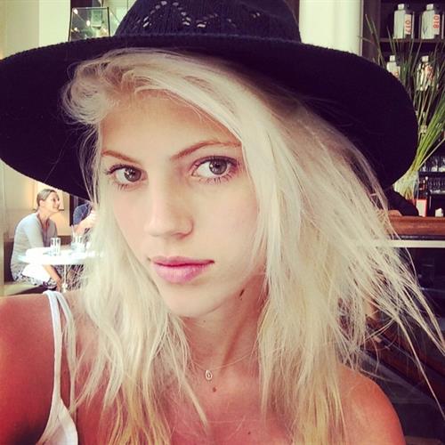 Devon Windsor taking a selfie