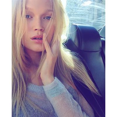 Vita Sidorkina taking a selfie