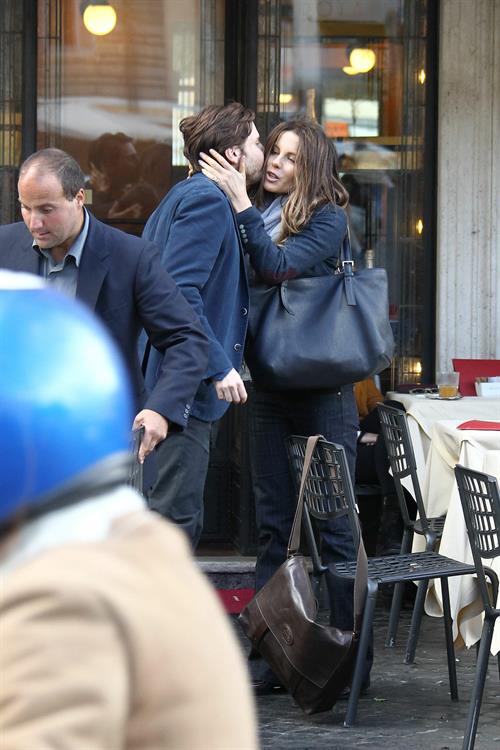 Kate Beckinsale On Set of The Face of an Angel in Rome November 11-2013 
